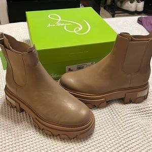 NEW Sam Edelman Daelyn Lug Sole Short Boot